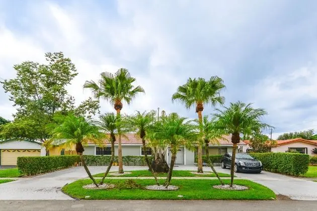 Great 3BR family house. Pool n Billiards - Dış Mekan