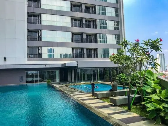 Great Deal Studio Apartment at The Newton Ciputra World 2 - Havuz