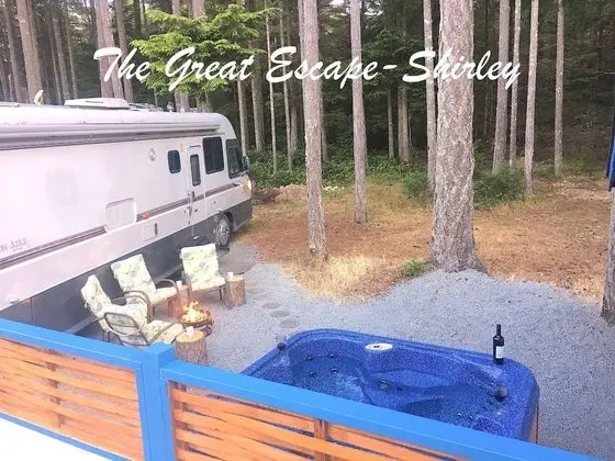 The Great Escape-Shirley with Hot Tub