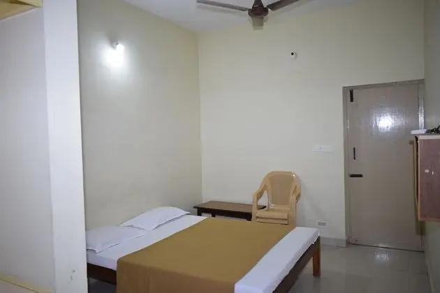 Great Guest House at Kamaraj Salai - Oda