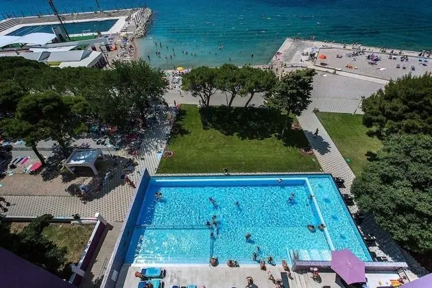 Great Location in Biograd, Large Terrace and 200m to the Beach 2 Guests - Havuz