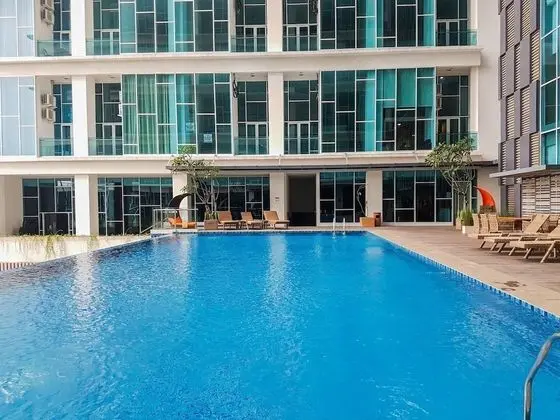 Great Location Brooklyn Alam Sutera Studio Apartment - Havuz