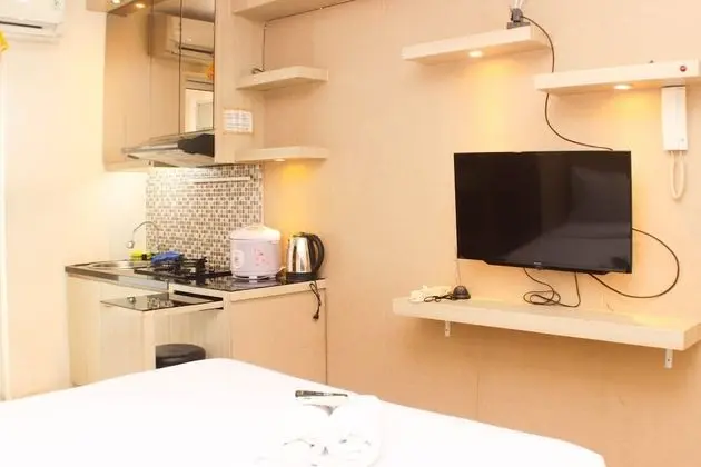 Great Location And Simply Studio Room At Bassura City Apartment - İç Mekan