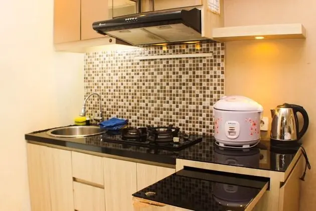 Great Location And Simply Studio Room At Bassura City Apartment - Mutfak