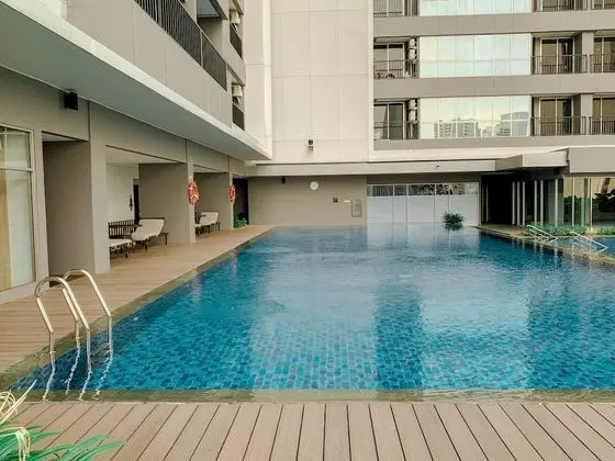 Great Location Studio at The Newton Ciputra World 2 Apartment - Havuz