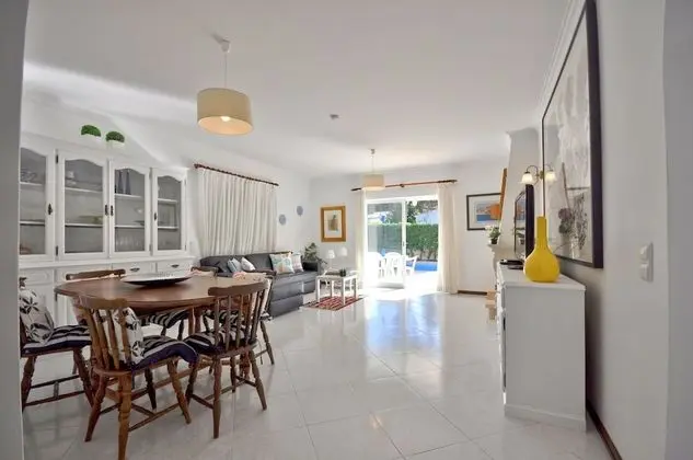 Great Pool Villa Just a Short Stroll to the Centre - Yerinde Yemek