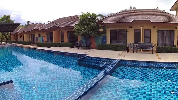 Green Adamas Resort Chumphon - Havuz