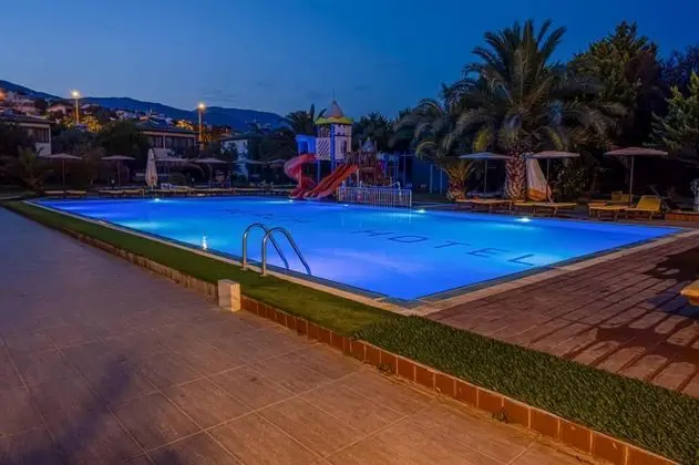 The Green Beach Resort Hotel - Açık Havuz