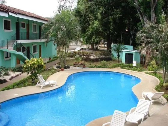 Green Forest of Coco Beach Studios - Havuz