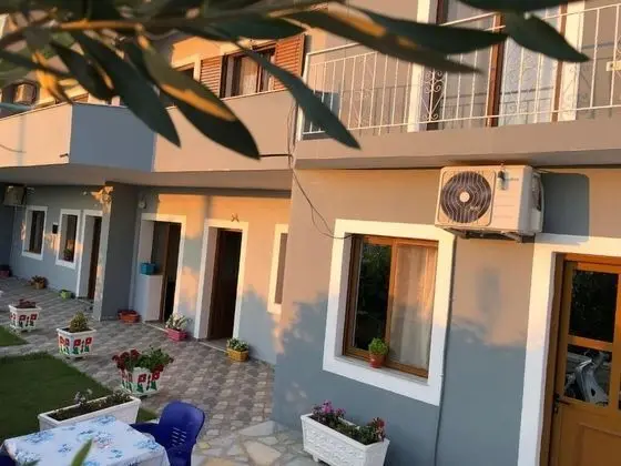 Green Garden Villa - Lobi
