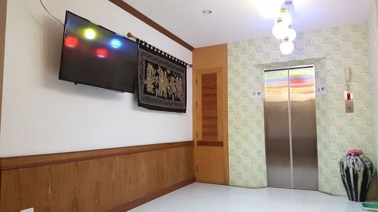 Green Harbor Hotel Service Apartment - Lobi