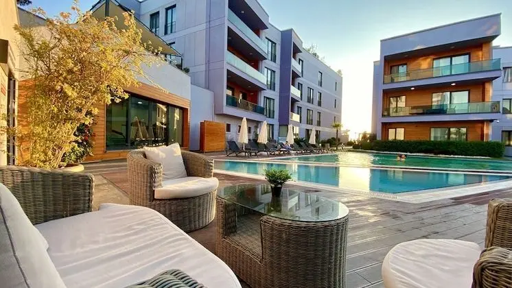 Green Hills Suites