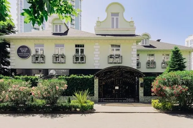 Green House Apartment