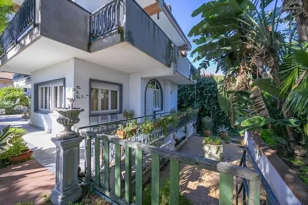 Green House Between Etna and the sea