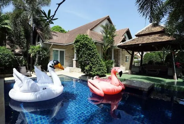 Green Residence Pool Villa