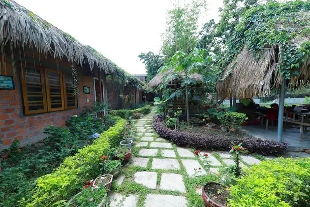 Green Riverside Cosy Home