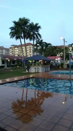 Green Town Hotel & Resort - Port Dickson - Havuz