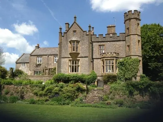 Greenham Hall - Dış Mekan
