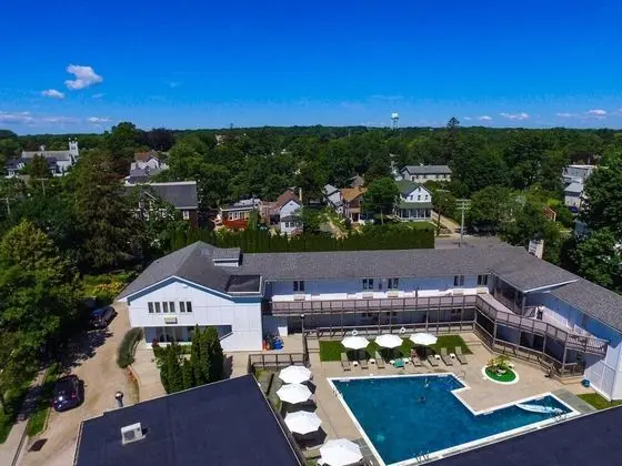 Greenporter Hotel