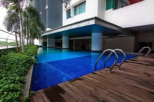 Greensward Suites At Taragon - Havuz