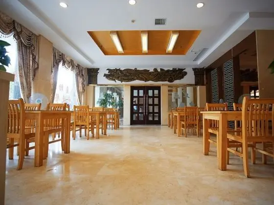GreenTree Alliance ShangRao YiYang County ZhiMin Aveune YingBin Avenue Hotel - Yerinde Yemek