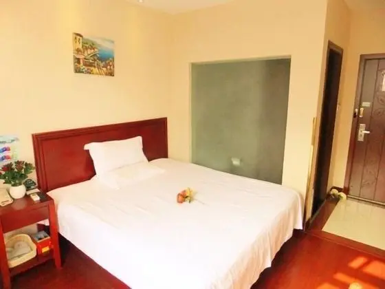 GreenTree Inn Haimen  Bus Statian Shell