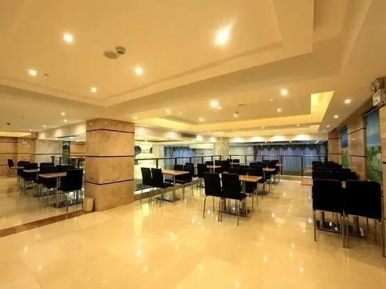 GreenTree Inn SanYa Jiyang Dist YaLongWan YingBin Ave Hotel - Yerinde Yemek