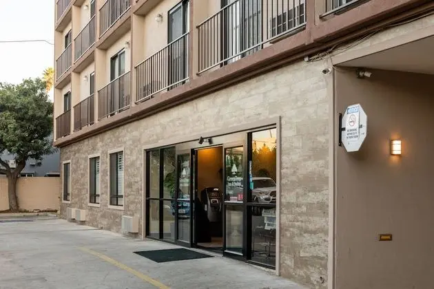 GreenTree Inn & Suites Alhambra - Dış Mekan