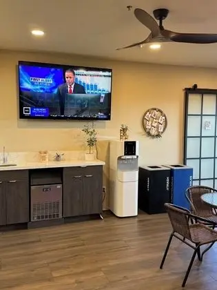 GreenTree Inn & Suites Alhambra - Lobi