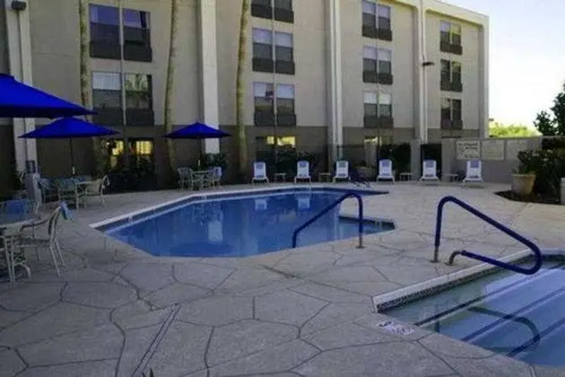 GreenTree Inn & Suites