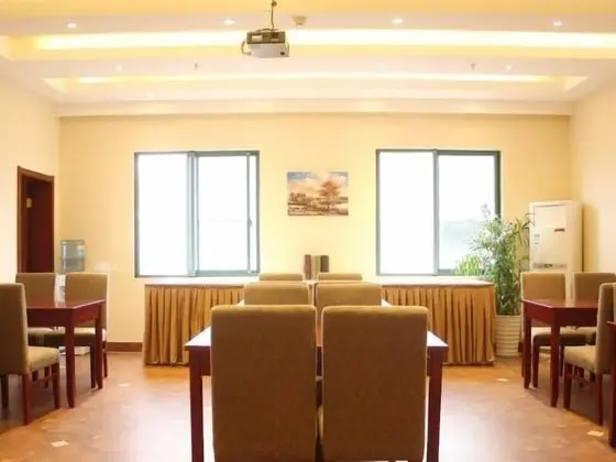 GreenTree Inn Suzhou Kunshan High Speed Rail Station Hengshan Road Express Hotel - Yerinde Yemek