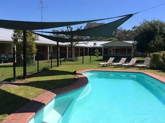 Greenways Holiday Units - Havuz