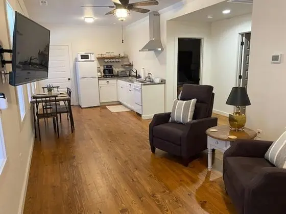 Greeter Falls Lodge Suite 5