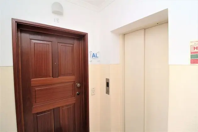 Grey Apartment in City Center with Sea View - Lobi