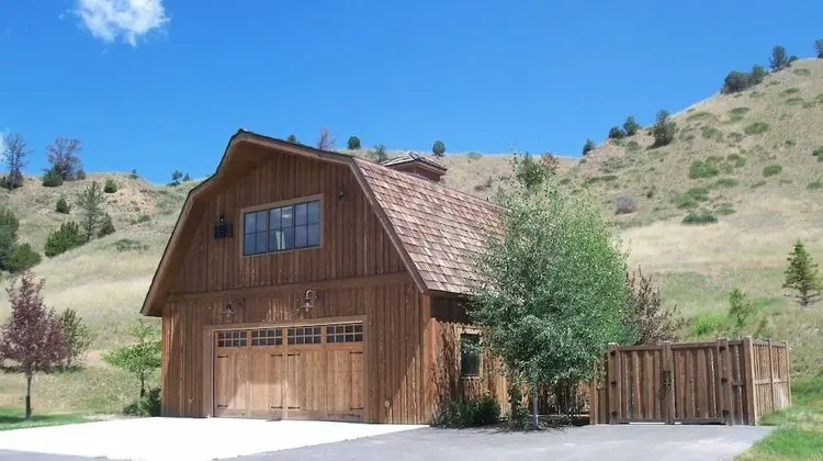 Grey Cliffs Ranch - Oda