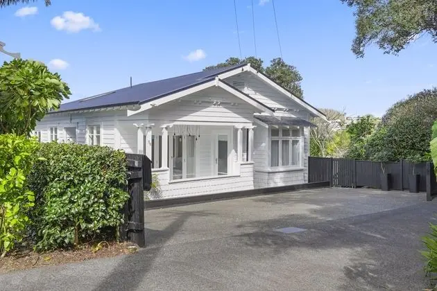 Grey Lynn - Grandeur - Cafe Lifestyle