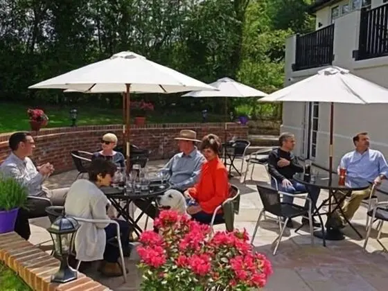 The Greyhound Inn - Dış Mekan