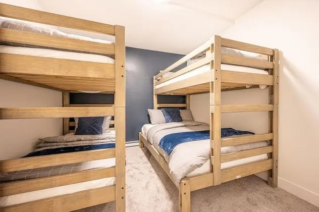 Grizzly Ridge Getaway Brand New, Hot Tub, Sleeps 11 - Oda