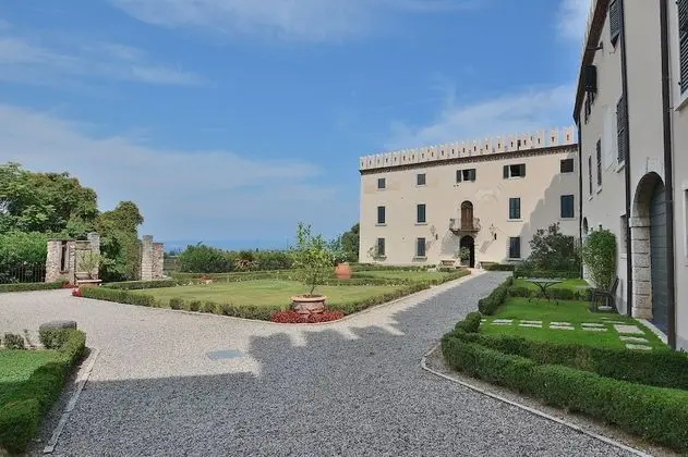 The Groom Home With Pool