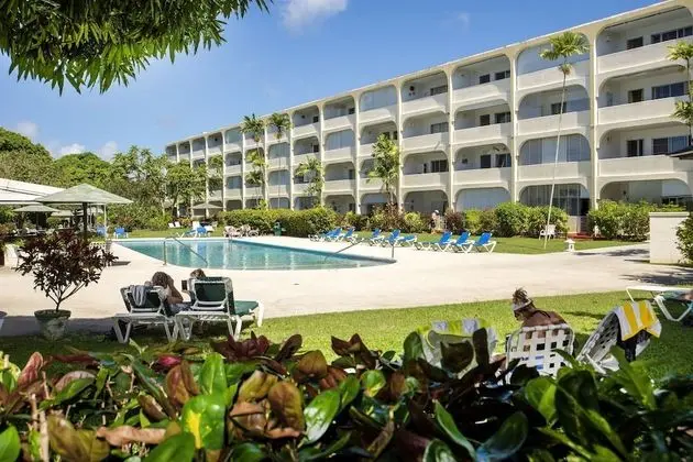 Ground Floor Apartment Located in Hometown, 5 min Walk to the Beach