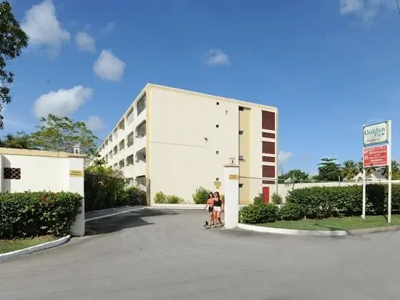 Ground Floor Apartment Located in Hometown, 5 min Walk to the Beach - Dış Mekan