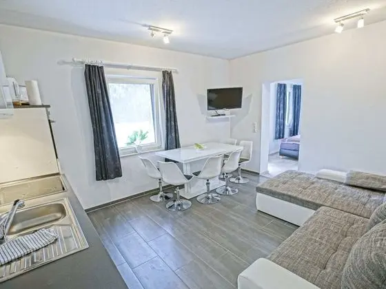 Ground-floor Apartment With Terrace and Large Garden With Lounge Area and Grill - Mutfak
