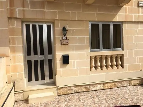 Ground Floor Maisonette In Birzebbugia