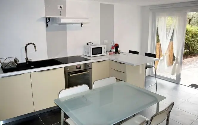 Ground Floor Near Beaches and Center Town