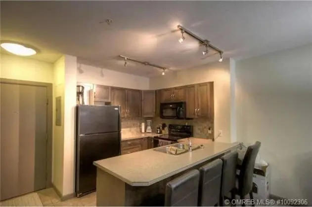 Ground Level Condo Backing Onto Creek #122 - Mutfak