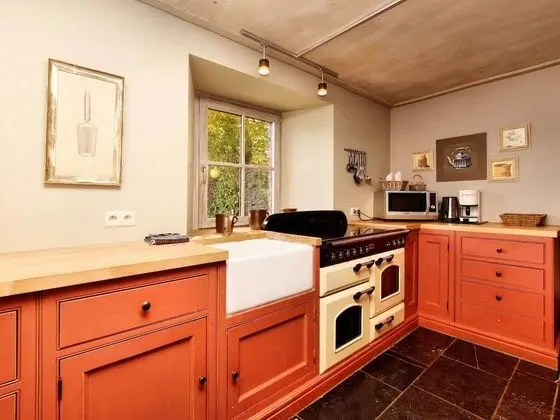 Group Accommodation in Beautiful, Authentic Ardennes Style - Mutfak