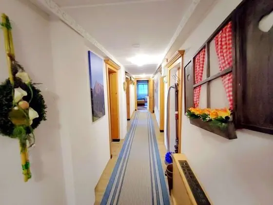 Group Holiday Home in Hippach With Dreamy Views - Lobi