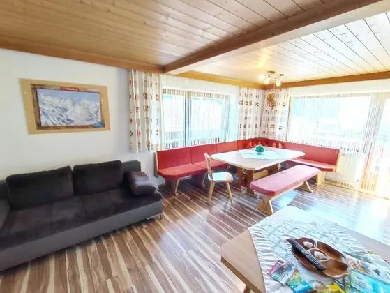 Group Holiday Home in Hippach With Garden and Barbecue - Öne Çıkan Resim
