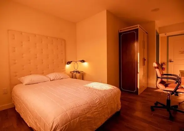 Grove Hotel