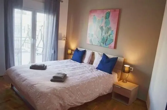 GTD33702 - Feel the Acropolis Apt